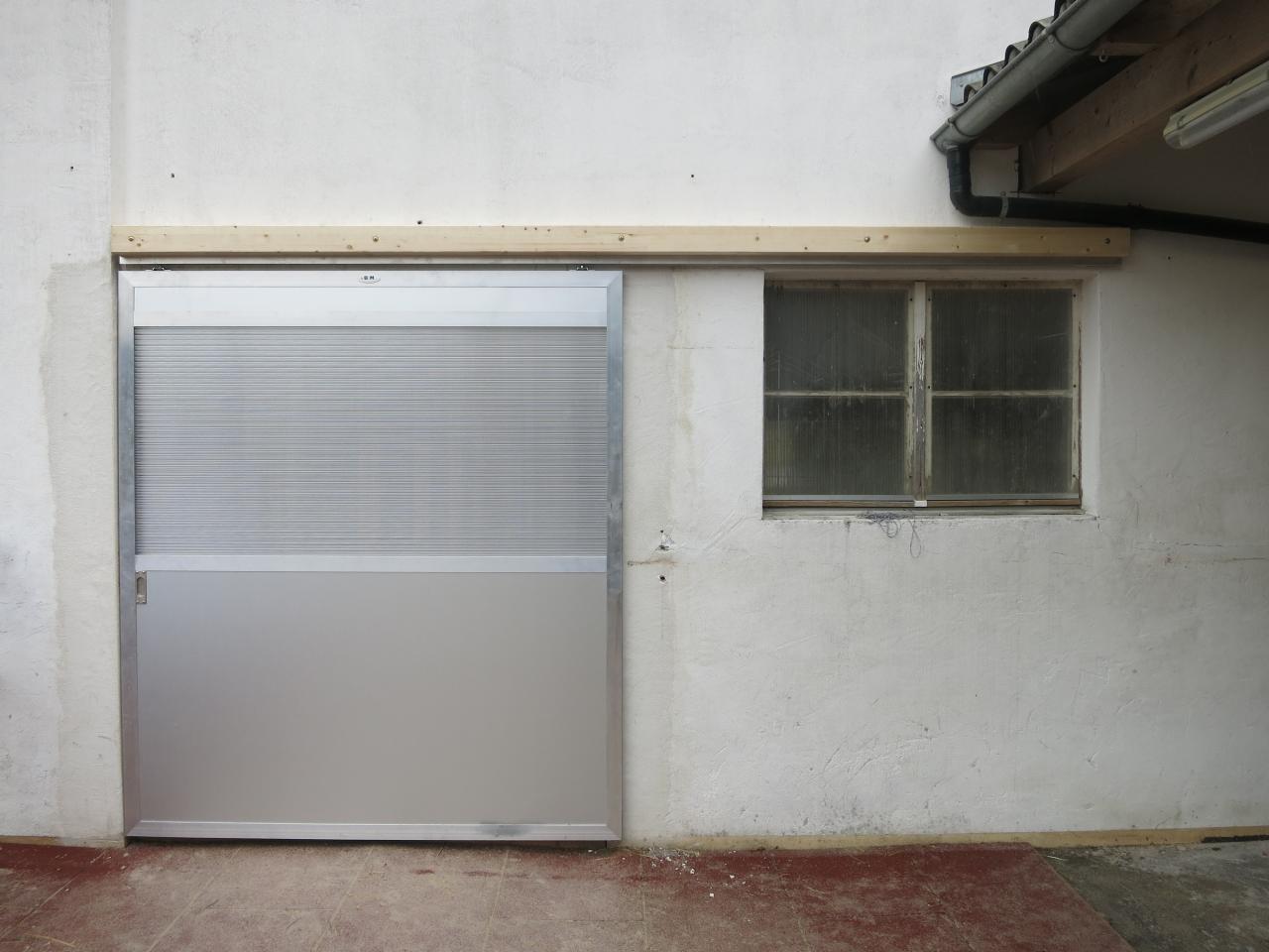 Schubtüre aus Aluminium